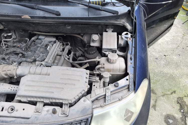 Used Wuling Hongguang 2013 1.2L S Comfort Model China IV Standard Engine Bay Left