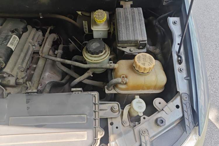 Used Wuling Hongguang 2013 1.5L Base Version Engine Bay Left