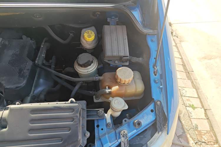 Used Wuling Hongguang 2013 1.5L S Luxury Model Engine Bay Left