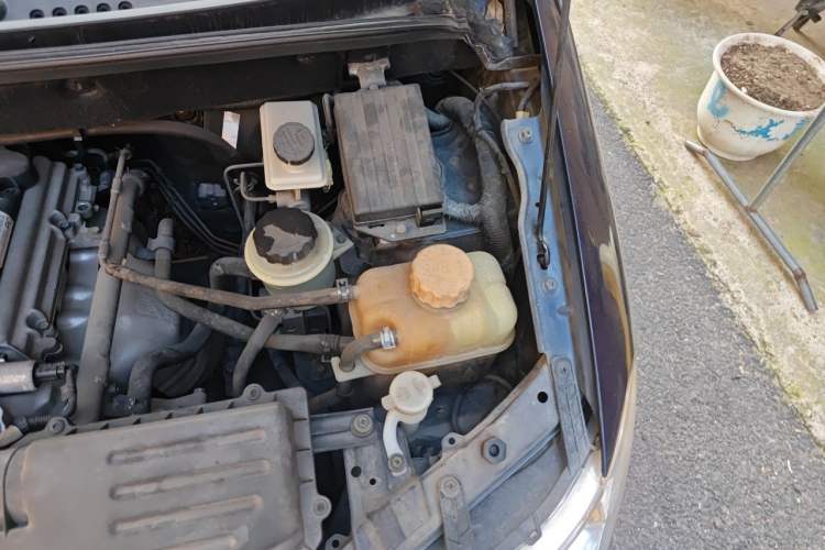 Used Wuling Hongguang 2013 1.5L Comfort Model Engine Bay Left