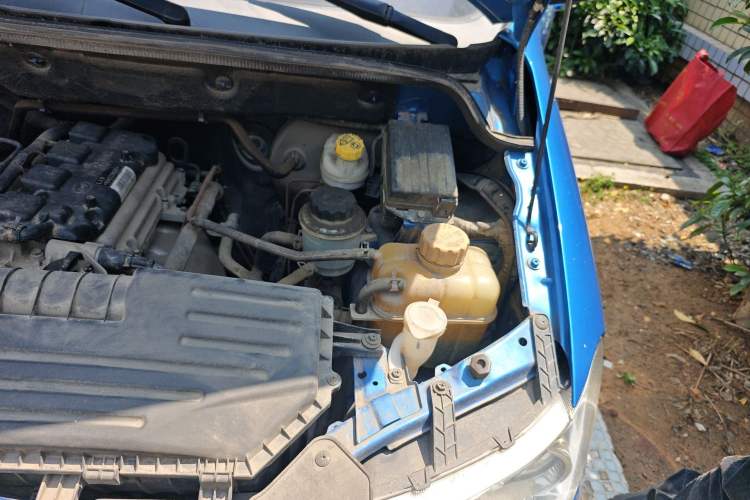 Used Wuling Hongguang 2013 1.5L S Comfort Model Engine Bay Left