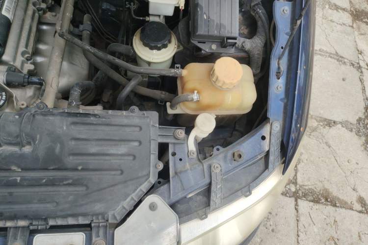 Used Wuling Hongguang 2013 1.5L Comfort Model Engine Bay Left
