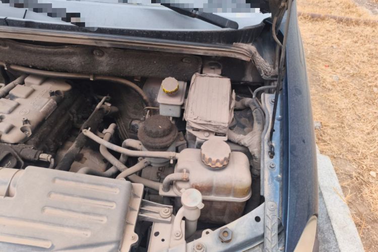 Used Wuling Hongguang 2013 1.5L Base Version Engine Bay Left