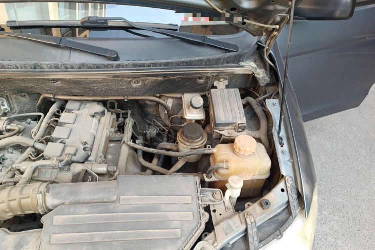 Used Wuling Hongguang 2013 1.5L Base Version Engine Bay Left
