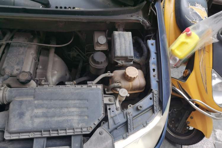 Used Wuling Hongguang 2013 1.2L S Comfort Model China IV Standard Engine Bay Left