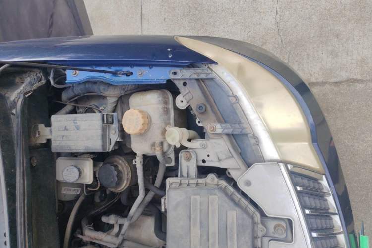 Used Wuling Hongguang 2013 1.5L S Luxury Model Engine Bay Left