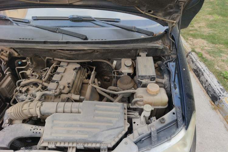 Used Wuling Hongguang 2013 1.5L Comfort Model Engine Bay Left