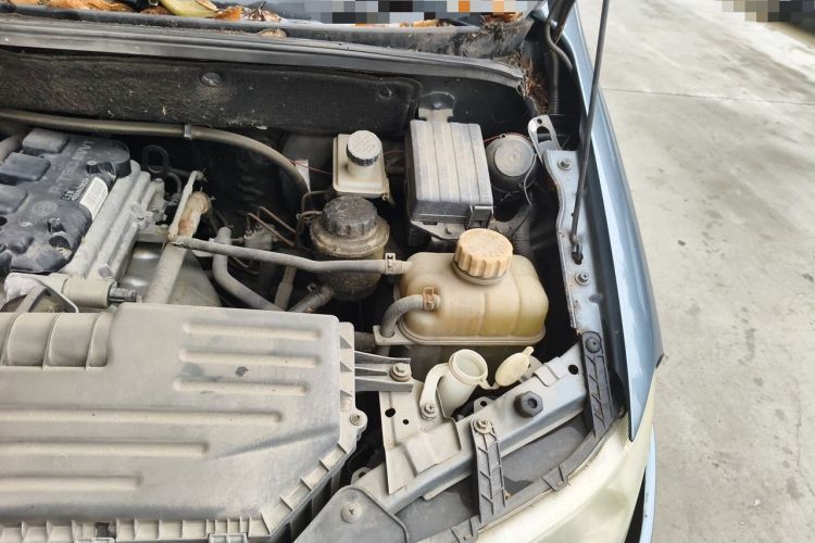 Used Wuling Hongguang 2013 1.5L Base Version Engine Bay Left