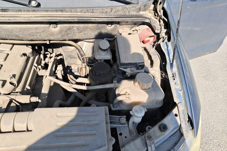 Used Wuling Hongguang 2013 1.5L Standard Version Engine Bay Left