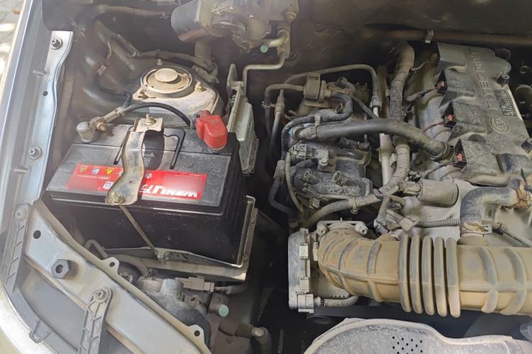Used Wuling Hongguang 2013 1.5L Base Version Engine Bay Right