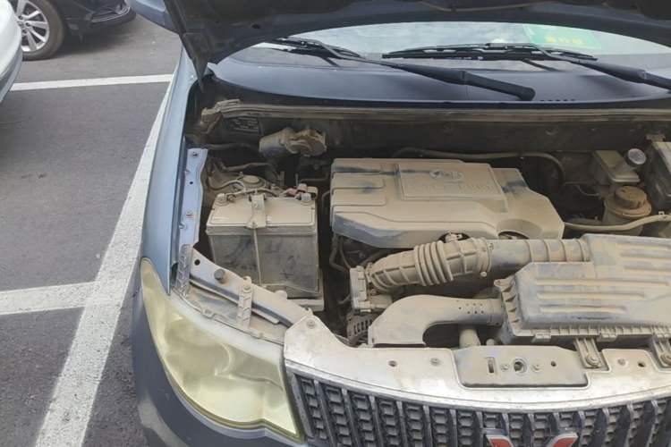 Used Wuling Hongguang 2013 1.5L Luxury Model Engine Bay Right