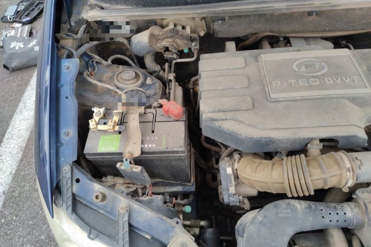 Used Wuling Hongguang 2013 1.5L Luxury Model Engine Bay Right