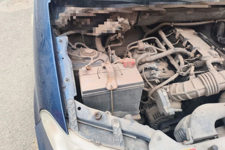 Used Wuling Hongguang 2013 1.5L Base Version Engine Bay Right