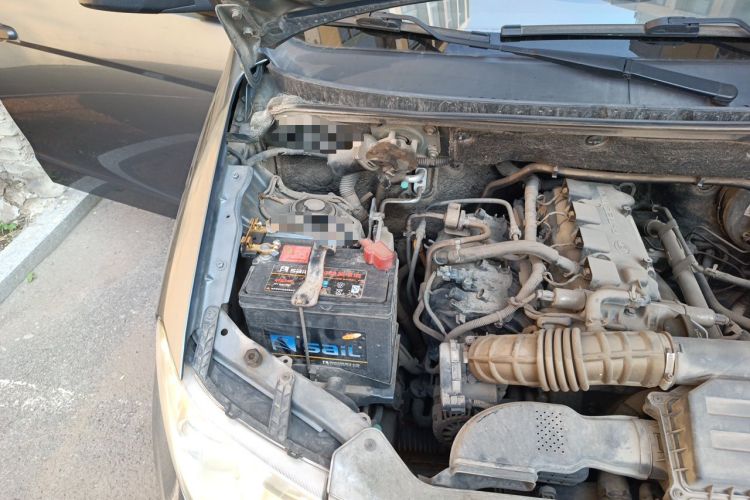 Used Wuling Hongguang 2013 1.5L Base Version Engine Bay Right