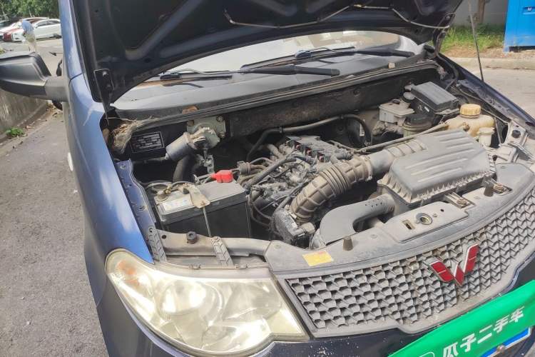 Used Wuling Hongguang 2013 1.5L Base Version Engine Bay Right