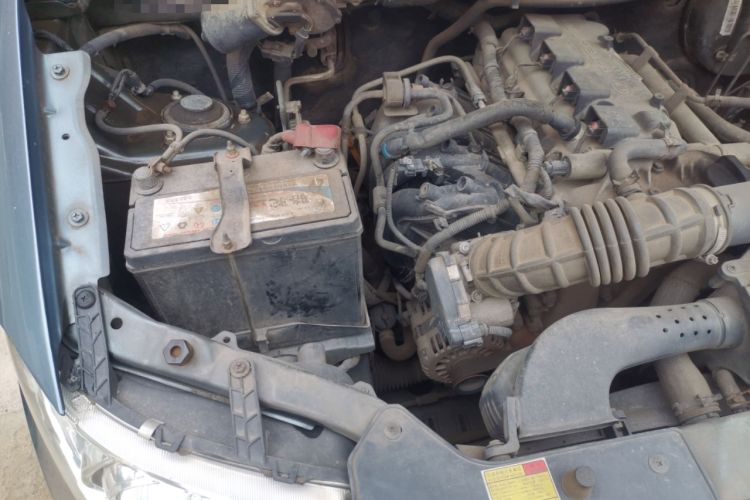 Used Wuling Hongguang 2013 1.5L Base Version Engine Bay Right