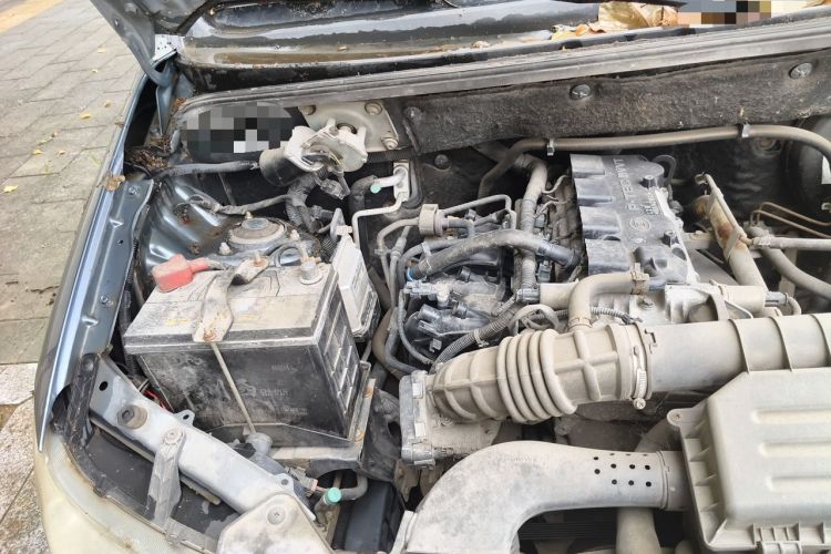 Used Wuling Hongguang 2013 1.5L Base Version Engine Bay Right