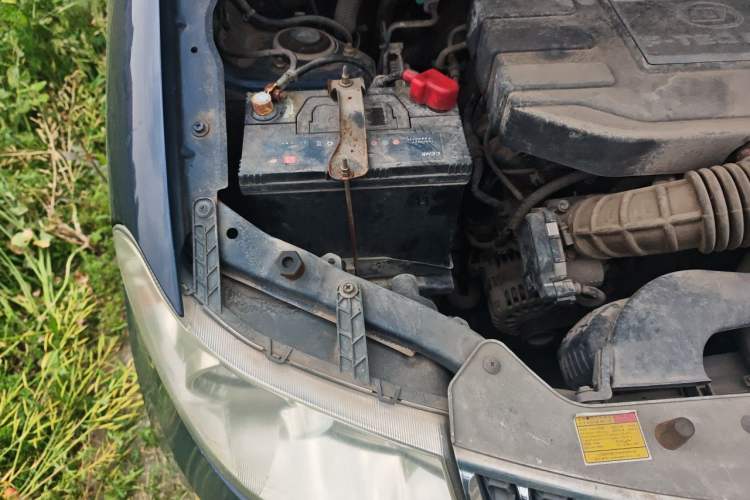 Used Wuling Hongguang 2013 1.5L Luxury Model Engine Bay Right