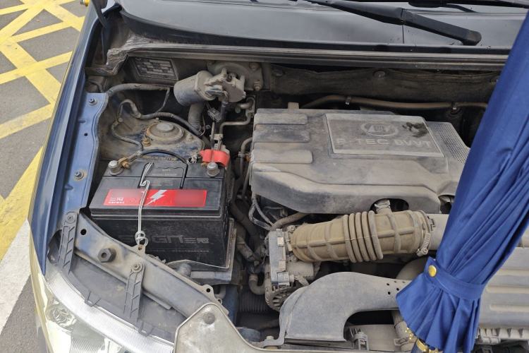 Used Wuling Hongguang 2013 1.5L Luxury Model Engine Bay Right