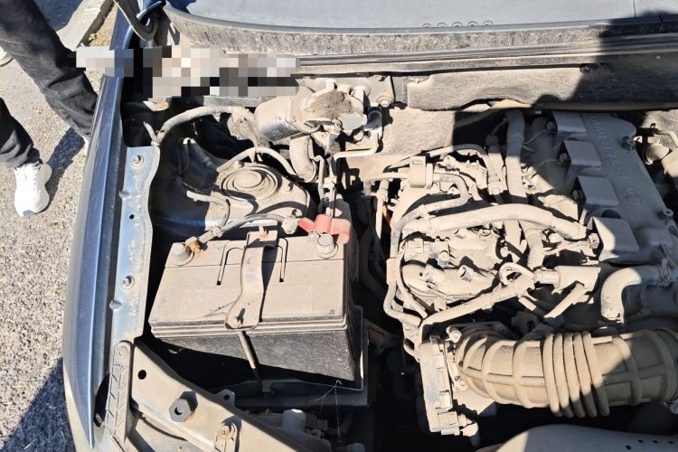 Used Wuling Hongguang 2013 1.5L Standard Version Engine Bay Right