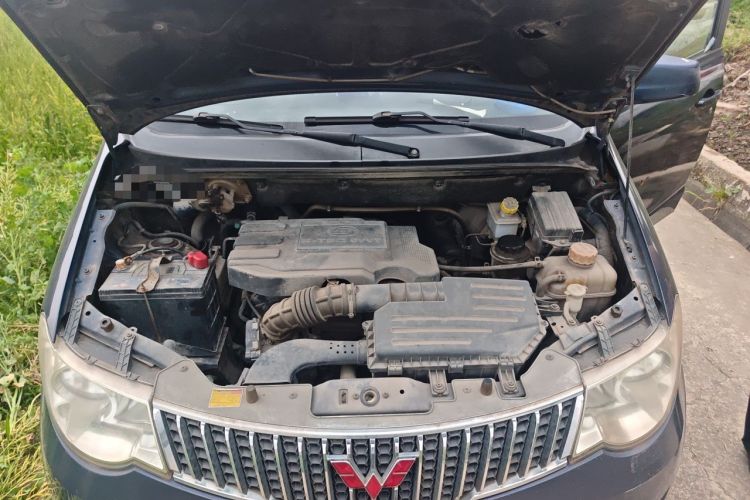 Used Wuling Hongguang 2013 1.5L Luxury Model Engine Bay