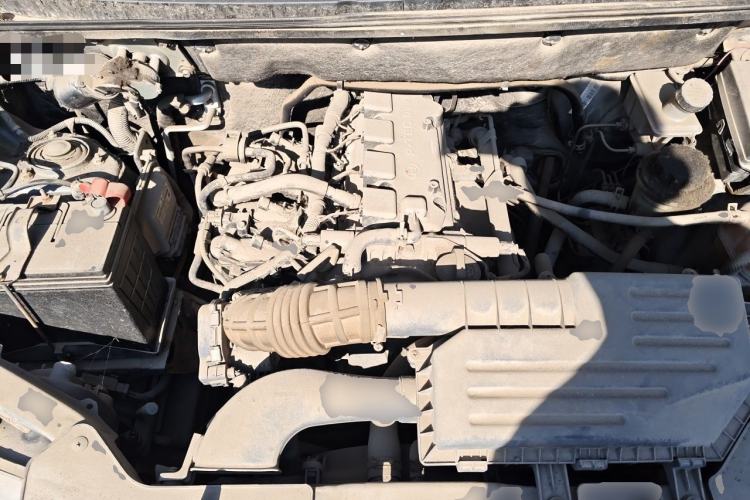 Used Wuling Hongguang 2013 1.5L Standard Version Engine Bay