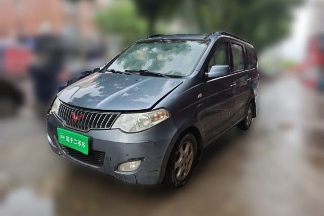 Używany Wuling Hongguang 2013 Model 1.5 Manual Luxury 7–8 Seater