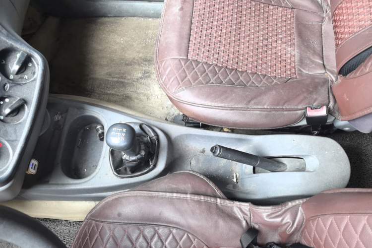 Used Wuling Hongguang 2013 1.2L S Comfort Model China IV Standard Gear Lever