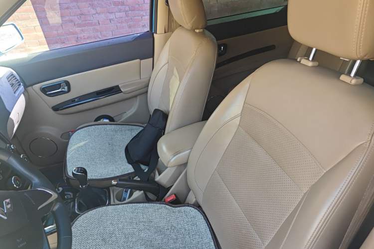 Used Wuling Hongguang 2013 1.5L S Luxury Model Left Front Seat