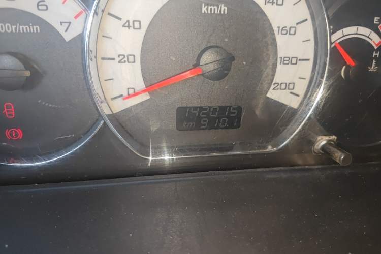 Used Wuling Hongguang 2013 1.5L S Luxury Model Odometer Close Up
