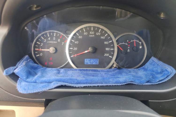 Used Wuling Hongguang 2013 1.5L S Luxury Model Odometer Close Up