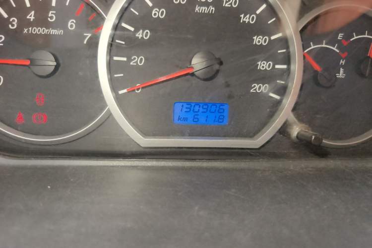 Used Wuling Hongguang 2013 1.5L Comfort Model Odometer Close Up