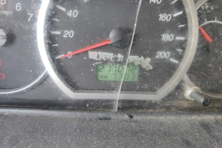 Used Wuling Hongguang 2013 1.5L Standard Version Odometer Close Up