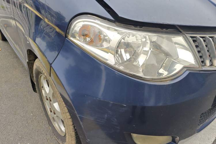 Used Wuling Hongguang 2013 1.5L Luxury Model Right Front Headlight