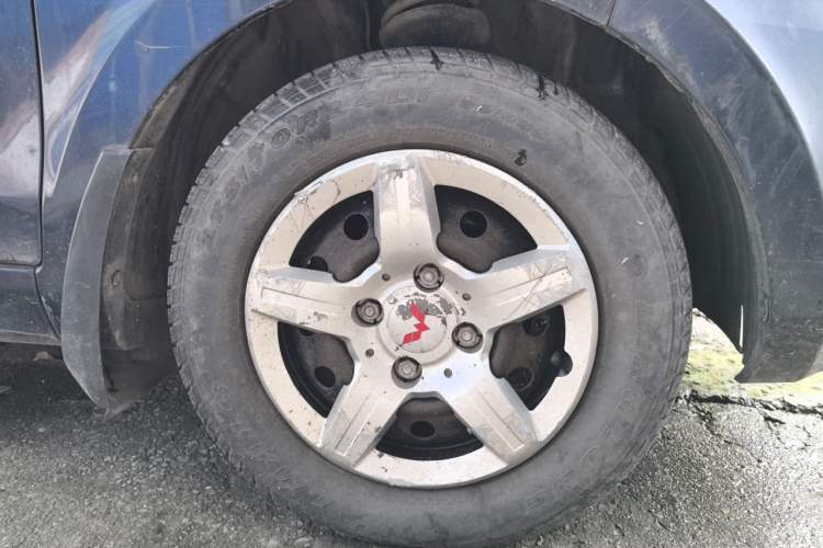 Used Wuling Hongguang 2013 1.2L S Comfort Model China IV Standard Right Front Wheel Hub