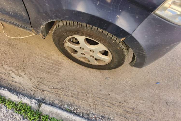 Used Wuling Hongguang 2013 1.5L Standard Version Right Front Wheel Hub