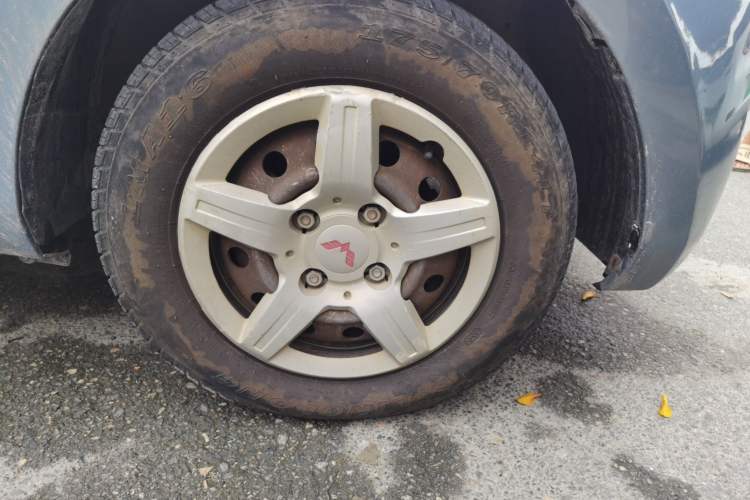 Used Wuling Hongguang 2013 1.5L Base Version Right Front Wheel Hub