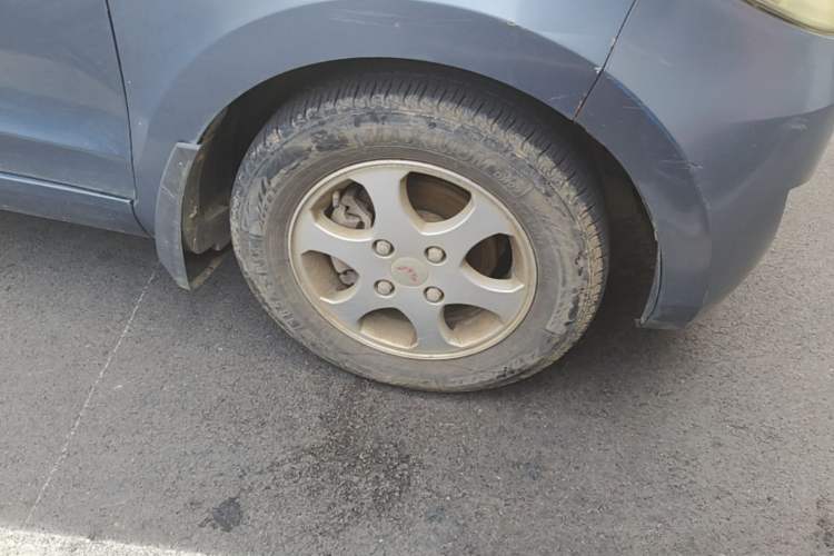 Used Wuling Hongguang 2013 1.5L Luxury Model Right Front Wheel Hub
