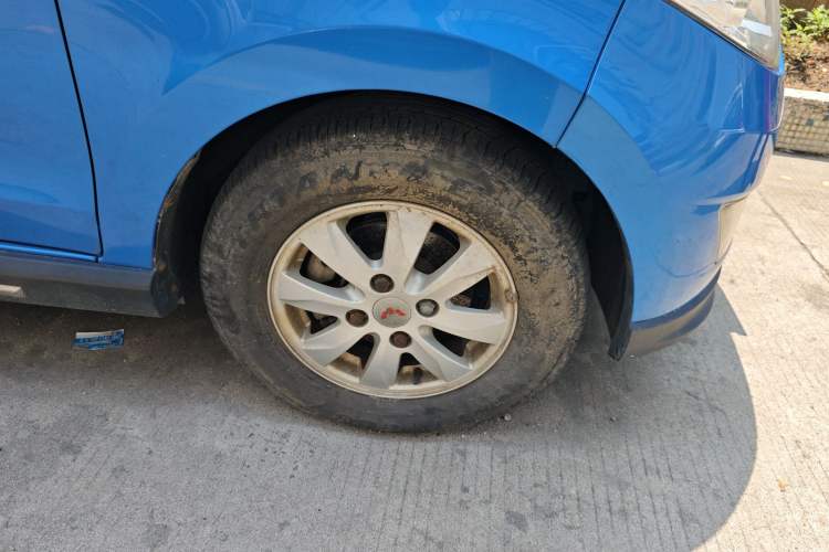 Used Wuling Hongguang 2013 1.5L S Comfort Model Right Front Wheel Hub