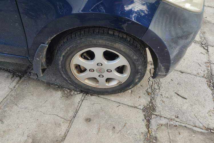 Used Wuling Hongguang 2013 1.5L Comfort Model Right Front Wheel Hub