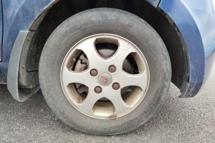 Used Wuling Hongguang 2013 1.5L Luxury Model Right Front Wheel Hub