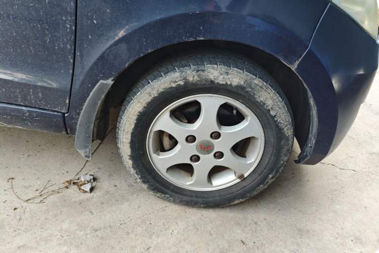 Used Wuling Hongguang 2013 1.5L Comfort Model Right Front Wheel Hub