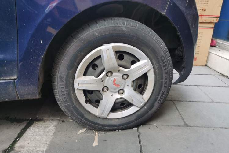 Used Wuling Hongguang 2013 1.2L S Comfort Model China IV Standard Right Front Wheel Hub