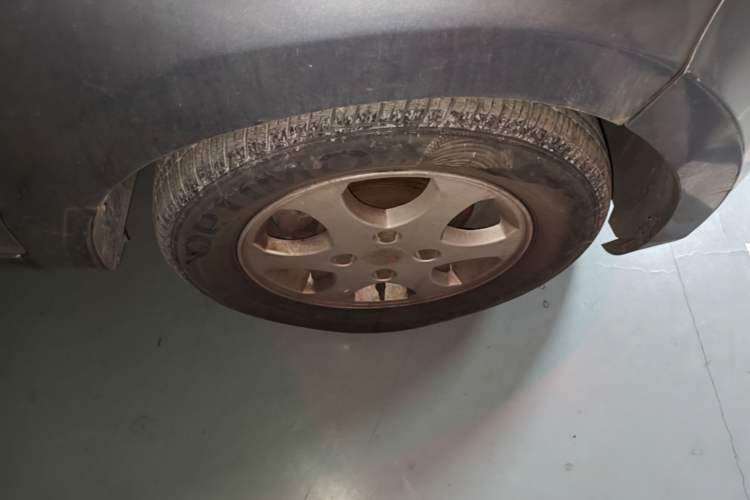 Used Wuling Hongguang 2013 1.5L Standard Version Right Front Wheel Hub