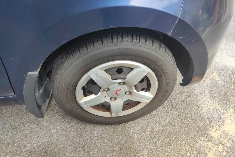 Used Wuling Hongguang 2013 1.5L Base Version Right Front Wheel Hub
