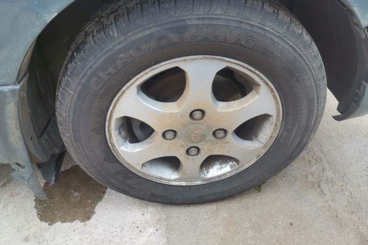 Used Wuling Hongguang 2013 1.5L Base Version Right Front Wheel Hub
