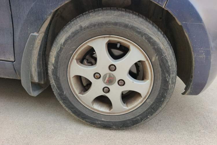Used Wuling Hongguang 2013 1.5L Comfort Model Right Front Wheel Hub