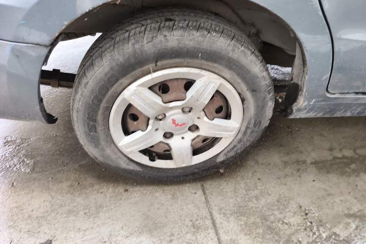 Used Wuling Hongguang 2013 1.5L Base Version Right Front Wheel Hub