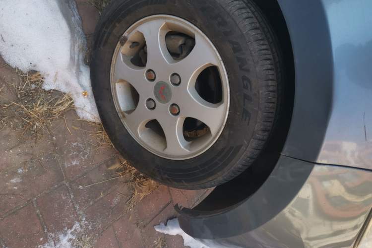 Used Wuling Hongguang 2013 1.5L Standard Version Right Front Wheel Hub