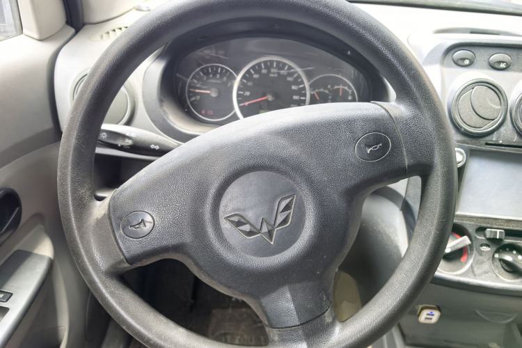 Used Wuling Hongguang 2013 1.2L S Comfort Model China IV Standard Steering Wheel